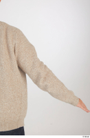  Yoshinaga Kuri arm brown sweater casual sleeve upper body 0005.jpg